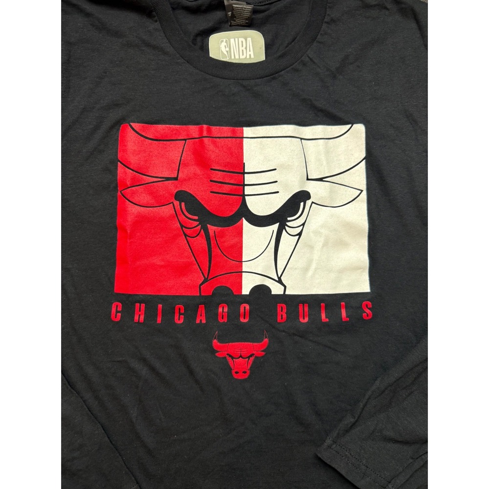 NBA Chicago Bulls Long Sleeve Graphic T-Shirt Black Red White Mens Small - Picture 3 of 8